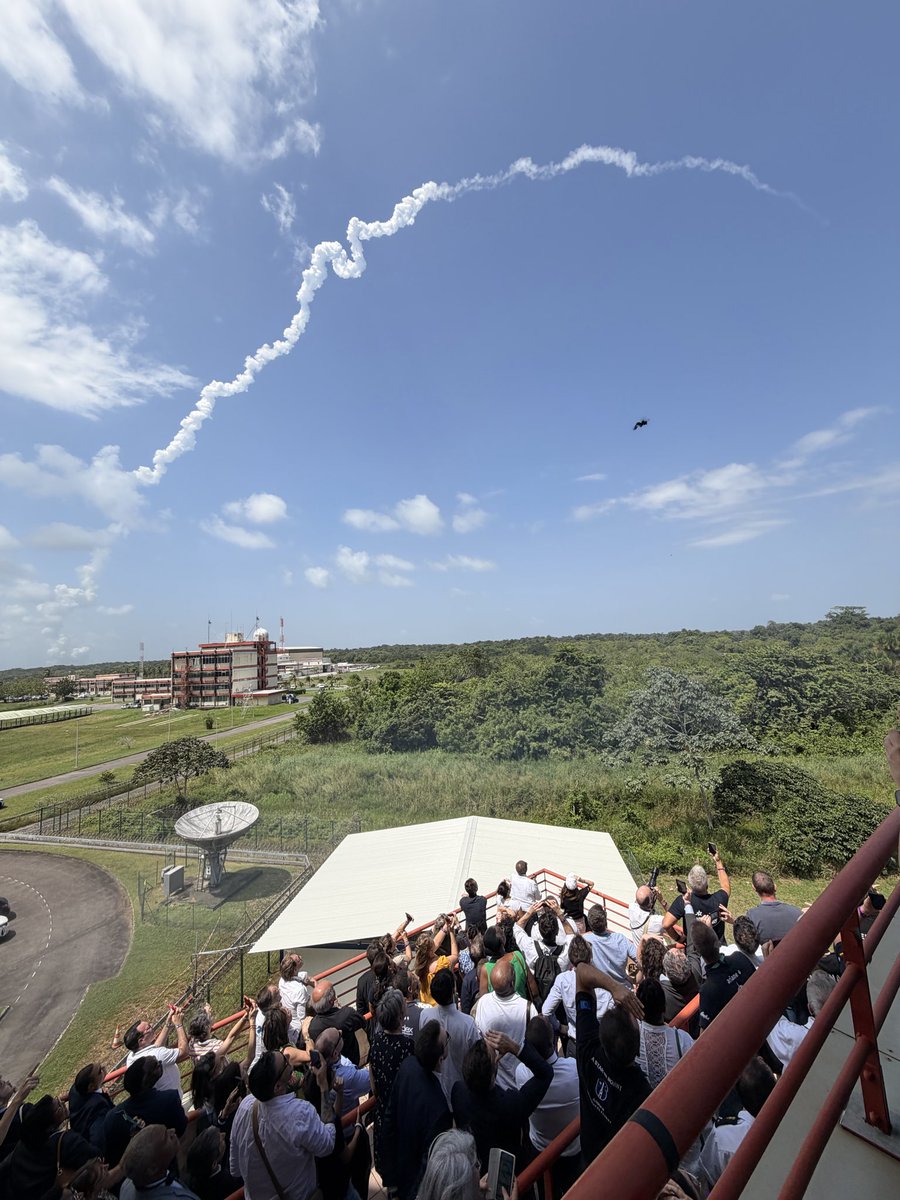 Centre spatial guyanais tweet media