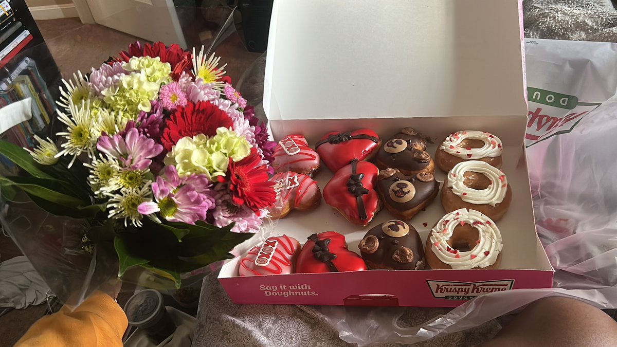 NookieNook__'s tweet photo. When I asked for a selfless love &amp; received it effortlessly..  the random drop offs at my door w out having to ask  … the “you don’t have to worry bout nothing when you’re w me” 🤧😮‍💨 I deserve it &amp; thank you for caring enough to show it 💛🦋 https://t.co/fG2d8XLVRZ