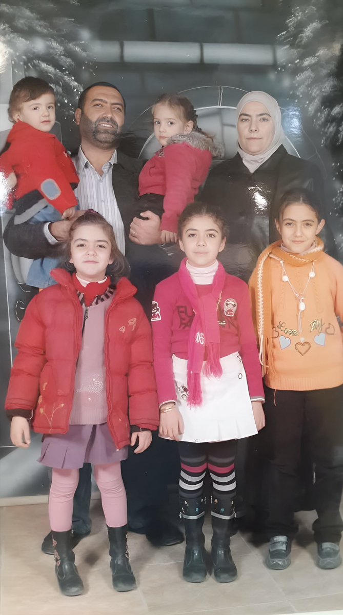 YassinAhla93570's tweet photo. العائلة المغيبة قسراً أطفال خيي عبدالرحمن وزوجته رانيا العباسي 
 نحنا وصلنا لتخيل من خلال عدة أمور ان ولادنا على قيد الحياة 
وصلتنا عدة شهادات منهم من رأى بعضهم ومنهم من رأى ولادنا كلياتهن 
كمان الورقة التي أخرجتها ف.داء دقوري انهم مودعون في sos 
#انقذوا_اطفال_عبدالرحمن_ورانيا https://t.co/Syt0nTnqJG