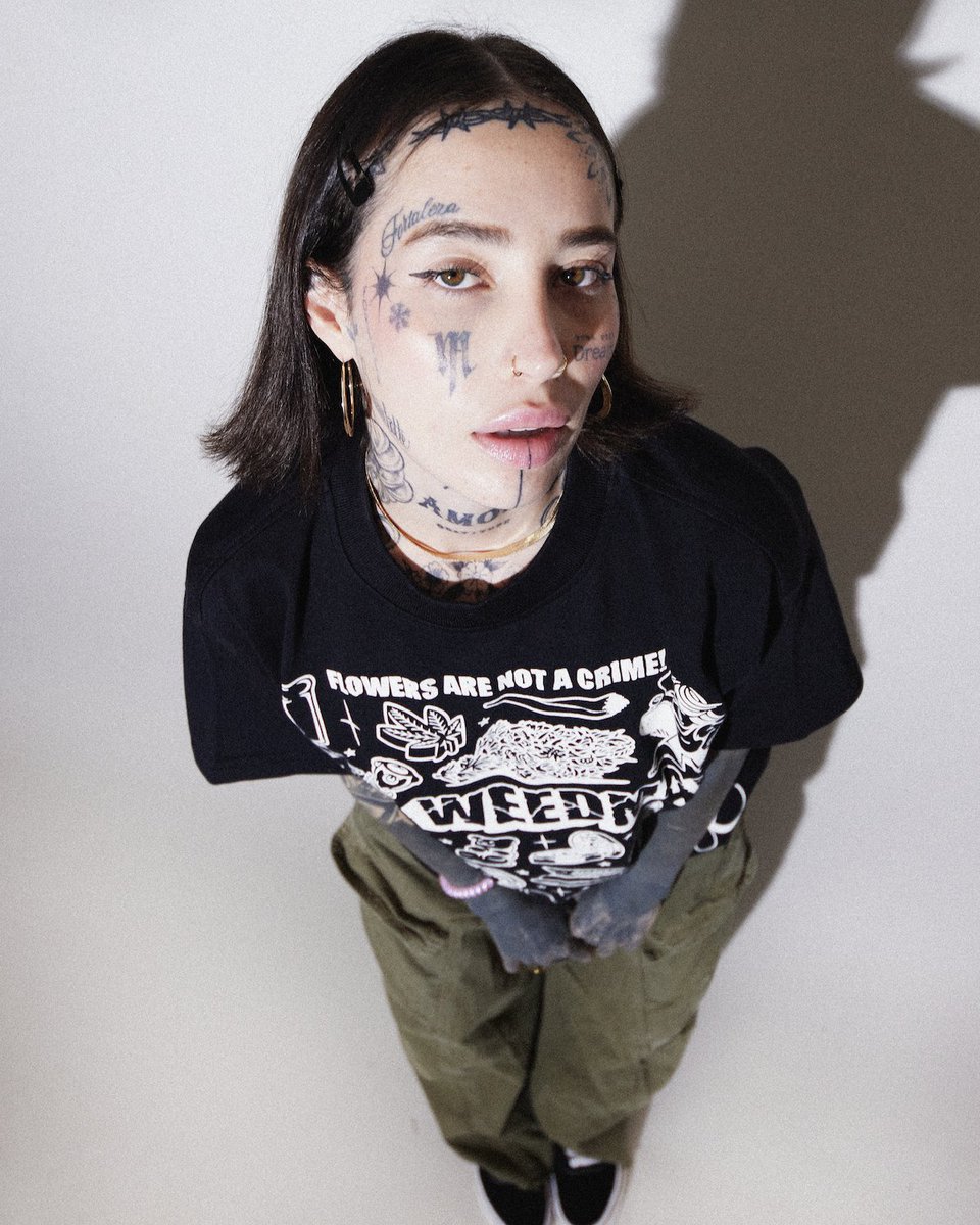 weedmaps's tweet image. Introducing our latest collection with legendary graffiti artist, Mike Giant. 🖊️

Available now: wmaps.app.link/e/qKArSAcHE0b