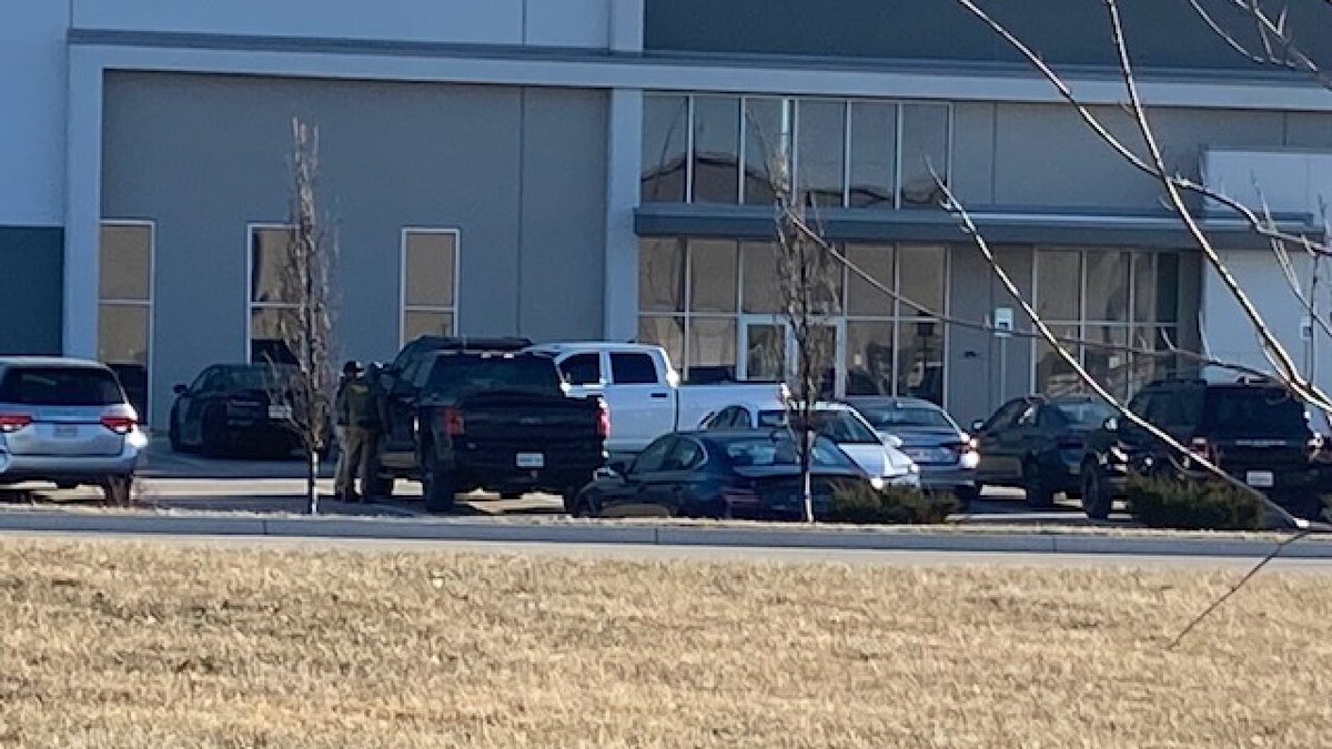 KSHB41's tweet photo. NEW | KCMO Mayor Quinton Lucas said he welcomed news Thursday that Platform Ventures will not move forward with a sale of its warehouse in south KCMO to the federal government.

The warehouse had been under review as a possible ICE detention center.

Latest updates: ⬇️

https://t.co/DvjQwuCPfx