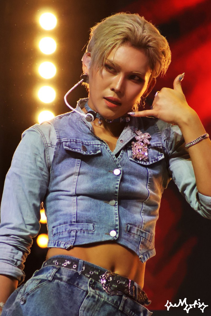 yvsingi's tweet photo. OH MAMA HE SO FINE IN DENIM https://t.co/5e7t1h67gh