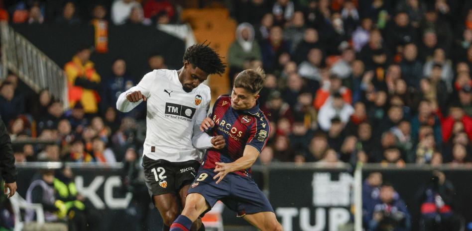 Alarma en el Valencia: Thierry en duda para el derbi y Danjuma sigue al margen
valencianista.net/2026/02/12/ala…
<a href="/valenciacf_en/">Valencia CF</a> <a href="/amuntvalencia_1/">amuntvalencia_1 💯⚽🦇</a> <a href="/MundoMestalla/">Mundo Mestalla ®</a> <a href="/SentimentChe/">Sentiment Che 🦇</a> <a href="/vixcavalencia/">Sergio Fuster</a> <a href="/AcademiaVCF/">Academia VCF</a>