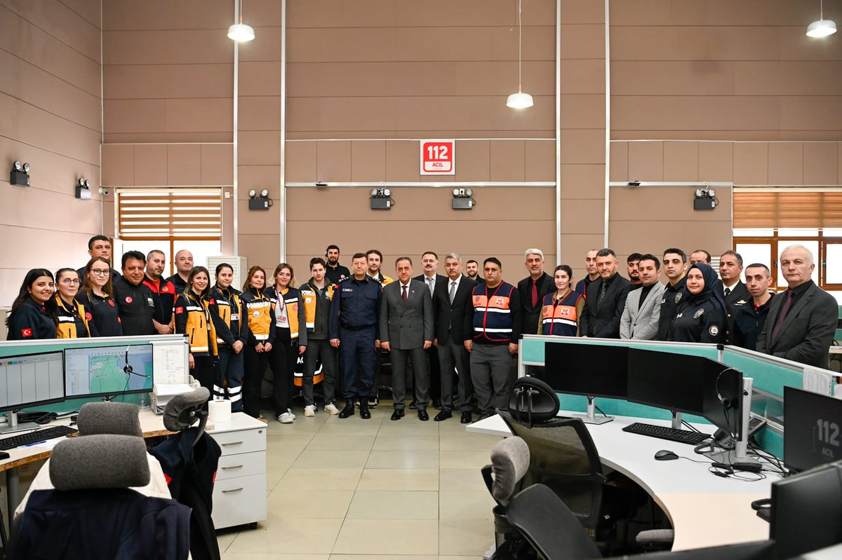 Valimiz Dr. Ahmet Hamdi Usta başkanlığında, Acil Çağrı Hizmetleri 2026 Yılı Koordinasyon Kurul Toplantısı ile Güvenlik ve Acil Durumlar Koordinasyon Merkezi (GAMER) Koordinasyon Kurul Toplantısı gerçekleştirildi.

Acil Çağrı Hizmetleri Koordinasyon Kurulu Toplantısı’nda, ilimizde