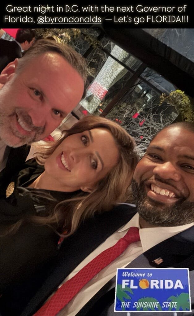 Julia (@juliamxjz) on Twitter photo 