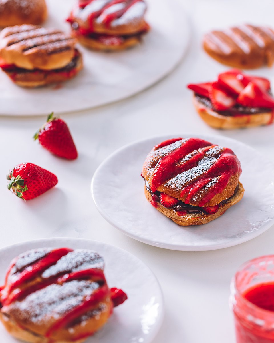 Love at first bite 💘🍓🍫 This recipe for gluten-free Strawberry Nutella Brioche-Style Sweet Rolls has our hearts this Valentine’s Day. Make it for your someone special this year! Find it here: bit.ly/45InOAb