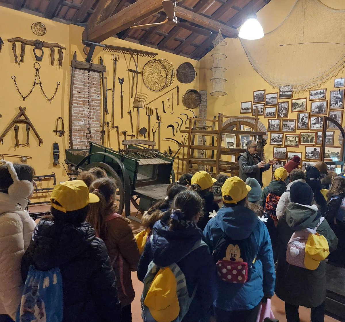 ColdirettiAL's tweet image. A lezione di biodiversità per tutelare le colture che rendono unico il territorio
A Cascina Merlanetta protagonisti gli alunni dell’Istituto “Angelo Custode”
Il Cavolo di San Giovanni, la scoperta delle tradizioni nel Museo Contadino e la ricerca dell’oro
@coldiretti #coldiretti