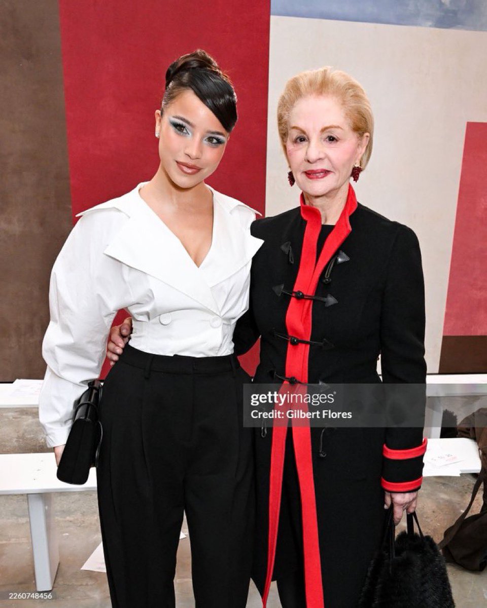 fedeebongiorno's tweet image. 📸 Emilia junto a Carolina Herrera en la New York Fashion Week