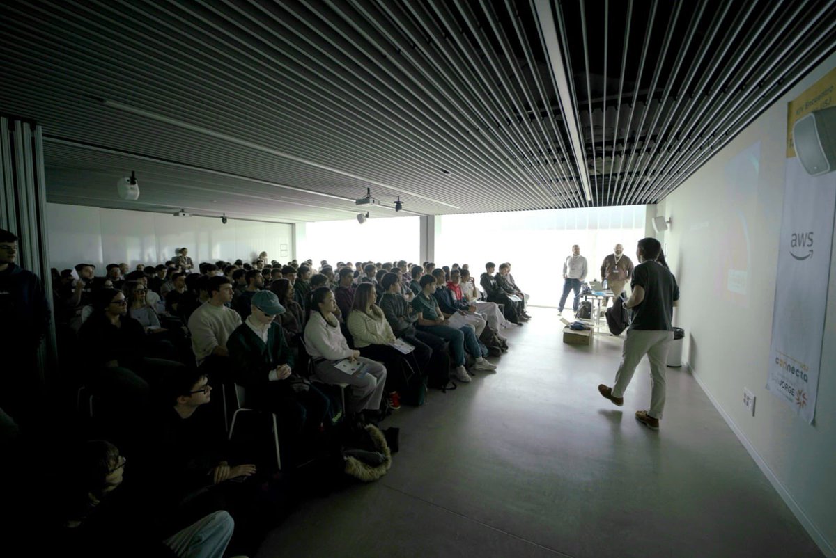 Universidad San Jorge tweet media