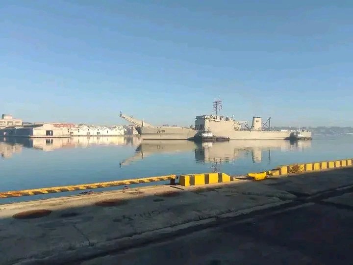 "Gracias México", en La Habana buques de la armada mexicana que transportan ayuda solidaria, principalmente alimentos y artículos de higiene.
#CubaNoEstaSola #PorCiroRedondoTodo #CiegodeAvila