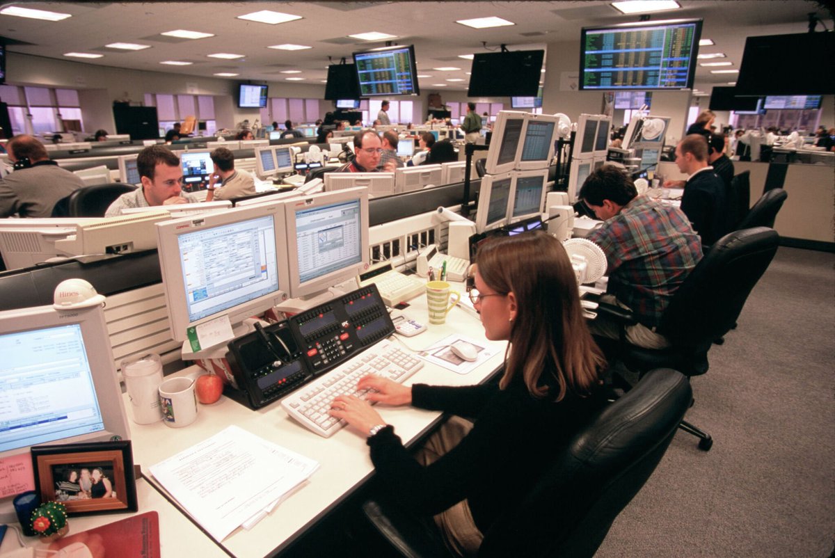 2001 Live tweet media