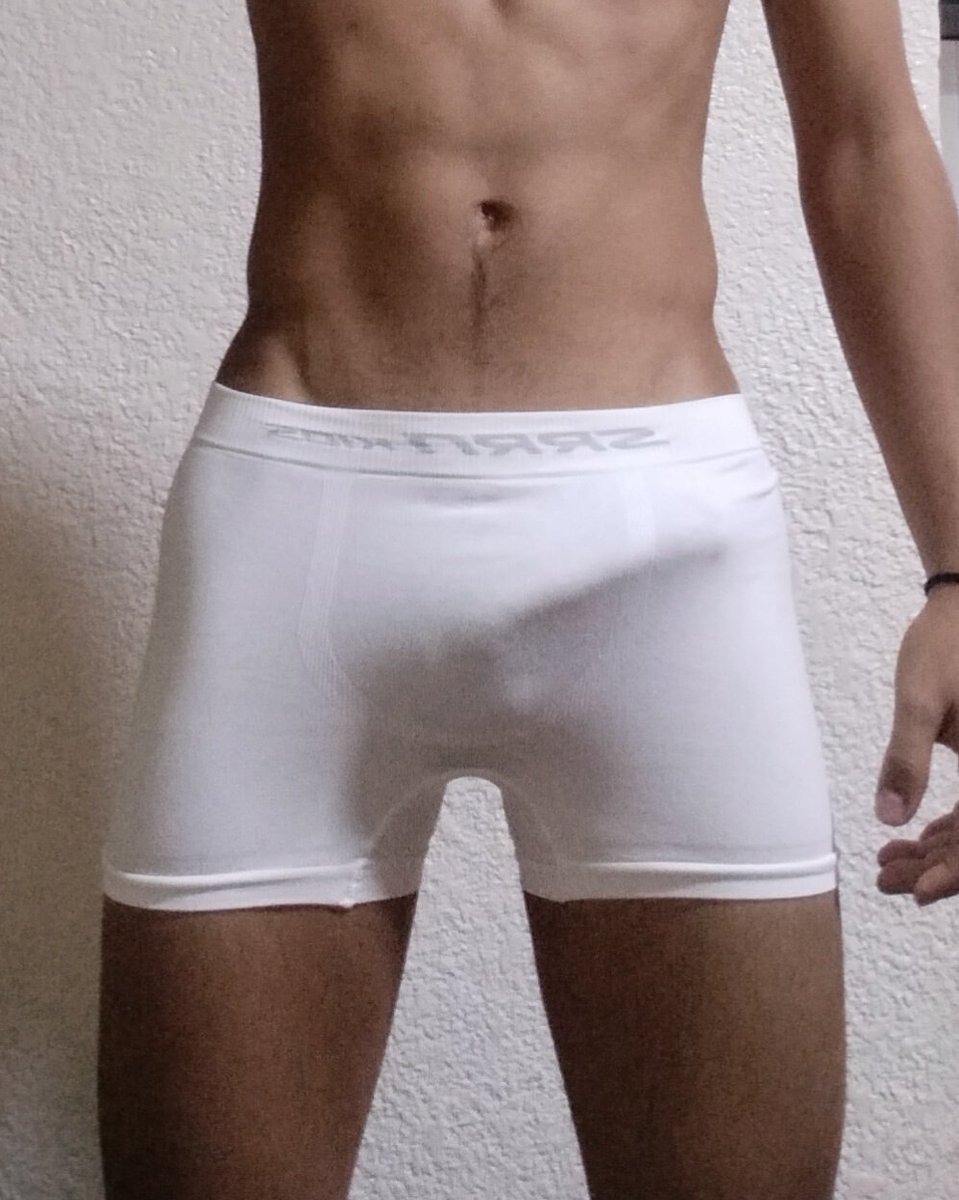 YoungSingle_18 tweet media