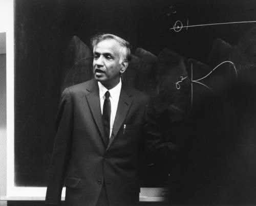 In the 1940s, at the University of Chicago, Subrahmanyan Chandrasekhar taught an advanced astrophysics seminar.

Enrollment: two students.

That is not a typo. Two.

Most people would see that as a failure low turnout, empty seats, a quiet room.

But those two students were Chen