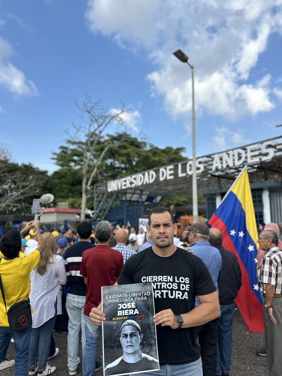 eliascaceres24's tweet photo. ¡Nos falta @joseriera23 ! No estamos todos 🇻🇪

¡Libertad para todos los presos políticos!

#QueSeanTodos https://t.co/C9meLUdMld