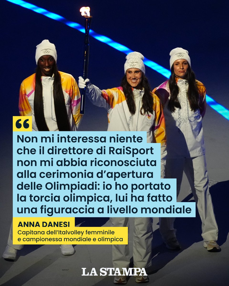 LaStampa's tweet photo. "Io ho portato la torcia olimpica, lui ha fatto una figuraccia": così Anna Danesi, capitana dell'italvolley femminile e campionessa olimpica e mondiale, ha risposto alle polemiche sul direttore di RaiSport Paolo Petrecca, che non l'ha riconosciuta durante la telecronaca  della cerimonia di apertura di Milano-Cortina 2026. "Spero si rifarà con le prossime vittorie", ha detto poi Danesi

#Olimpiadi #MilanoCortina2026 #petrecca #danesi #volley