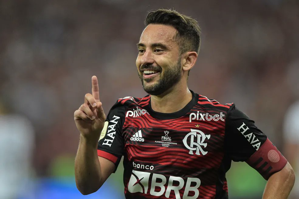 Em tempos de comparações, toma essa aqui: Ganso não senta na mesma mesa que Everton Ribeiro.

Pra mim, depois da saída do Neymar em 2013, foi o jogador mais encantador do futebol brasileiro. Teve temporadas absurdas, foi vitorioso no Cruzeiro e atingiu o auge no Flamengo. Foi