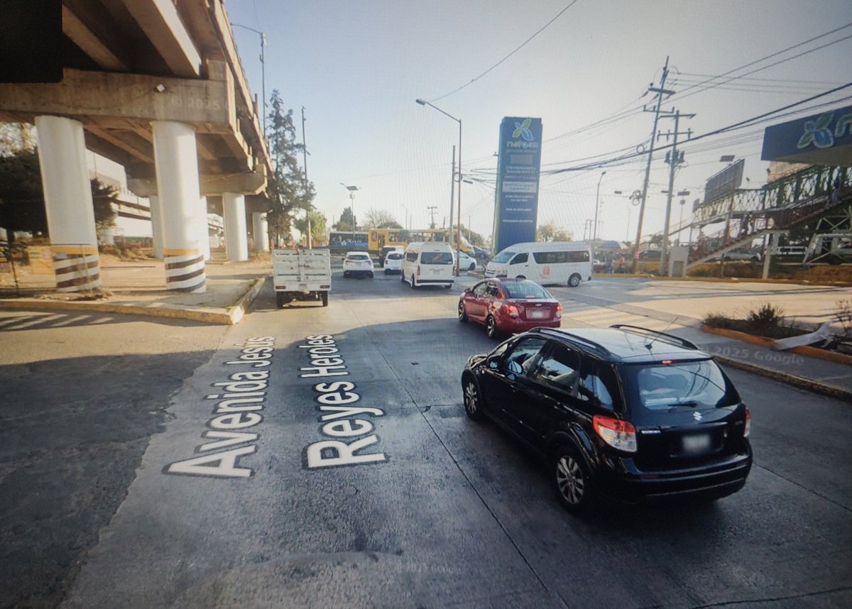 dm_dume's tweet photo. Urge colocar semáforos en Av Mario Colin y Av Reyes Heroles @SEDUIEdomex @Edomex @delfinagomeza  todos los días hay accidentes de #tránsito. #Edomex https://t.co/59LJhA78lM
