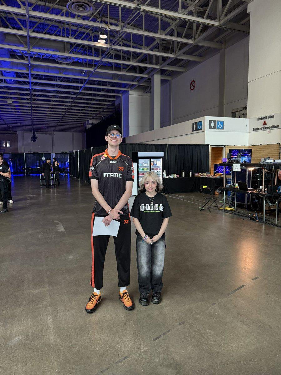 i need to know who is taller....

<a href="/ComeBackFPS/">ComeBack</a> vs <a href="/DanDryad/">Dryad</a>