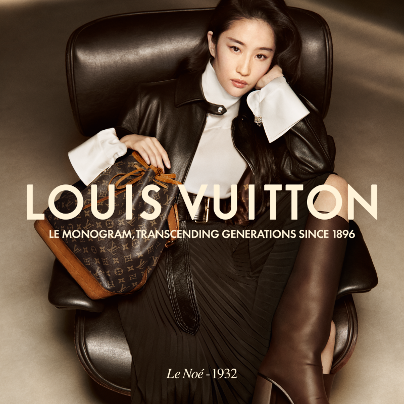 LouisVuitton's tweet photo. Le Noé. A reflection of House Ambassador Liu Yifei's effervescent joy — the Noé bag exudes a carefree sophistication. 

#LiuYifei #LVMonogram130 #LouisVuitton