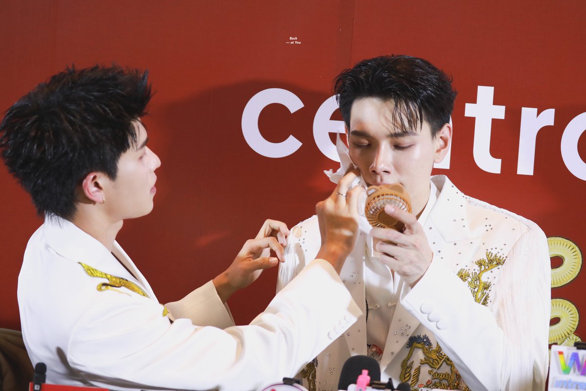 021226

— #Krungthong25THxOUROAD
#Krungthong25th
KRUNGTHONG x DAOUOFFROAD

หน้าก็ซับให้ ผมก็จัดให้ หัวใจก็มีให้ เหออ ความรัก 😮‍💨

𓍯 𐬹۪  ₊˚⊹ᡣ𐭩 

#ต้าห์อู๋ออฟโรด #DaouOffroad
⦂ #backattyoupic