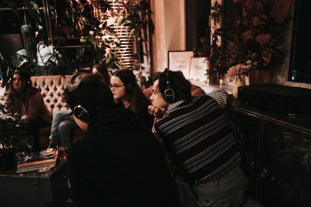 7Osloveontour's tweet image. and when harry shows up to the listening parties again like he did last time