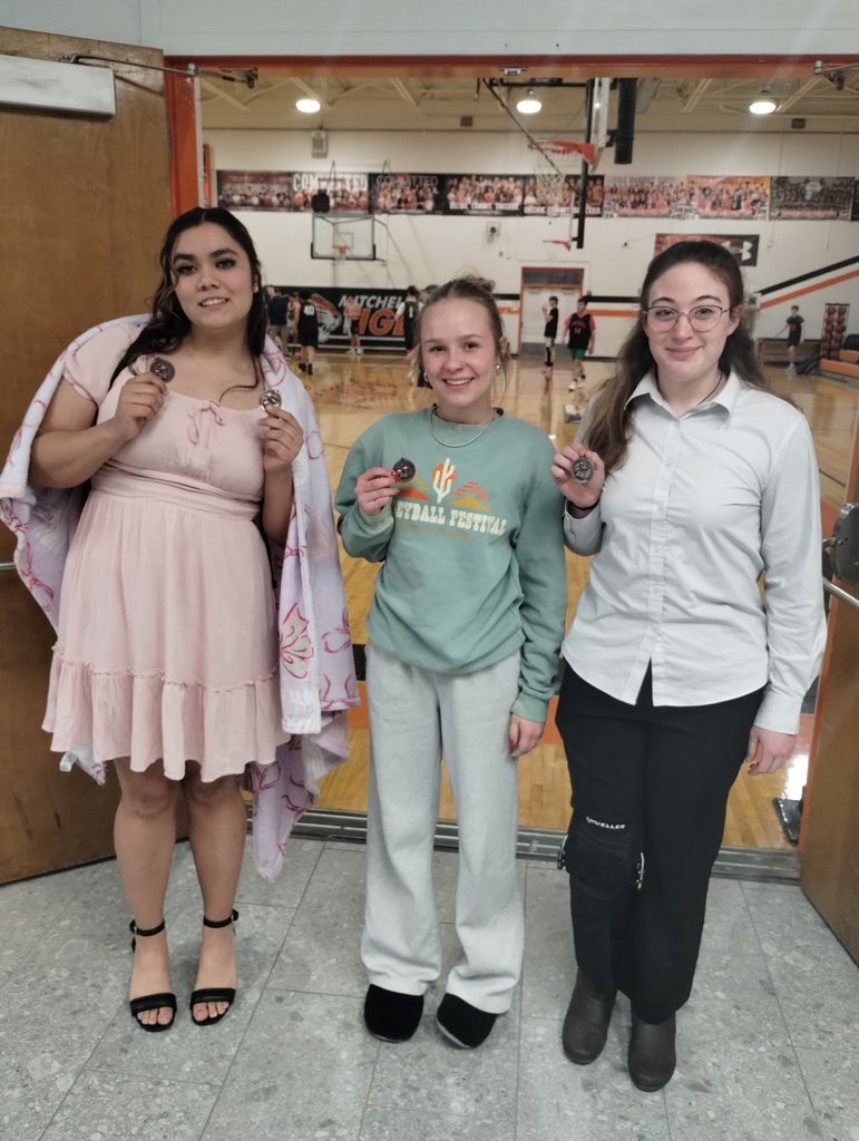 BCSWildcats's tweet photo. 🎤 WTC/PAC Speech Meet Results – Mitchell

👏 Kesmera P placed 5th in Poetry and 6th in Serious
👏 Makynna B placed 4th in Serious
👏 Abby J placed 5th in Serious

Great job, ladies! We’re so proud of you! 💙🗣️✨ https://t.co/BXXwOHgQJU
