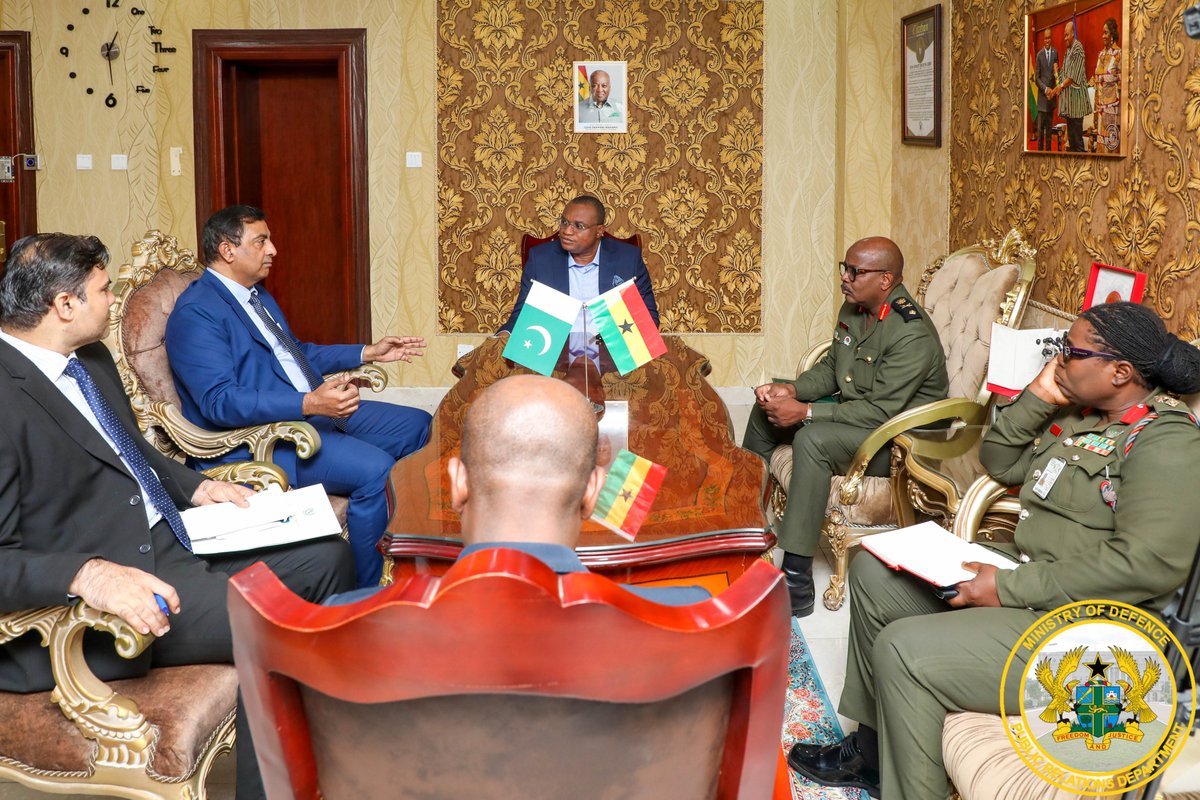 PakinGhana's tweet photo. High Commissioner Najeeb Durrani, paid a courtesy call on the Dy. Defence Minister of Ghana today. Discussions focused on strengthening and enhancing defence cooperation between the two countries. 🇵🇰🇬🇭
@modghana @ForeignOfficePk @PkPublicDiplo @GovtofPakistan https://t.co/DygsIC2F3I