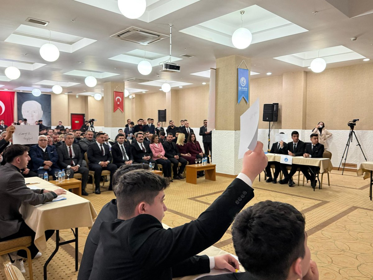 Ülkü Ocakları Eğitim ve Kültür Vakfı Genel Merkezimiz tarafından düzenlenen, Karadeniz Bölgesi illerini kapsayan Ortaöğretim Teşkilatları Arası Bilgi Yarışması’nın finalini Rize’de gerçekleştirdik. 

🏆 1. Artvin
🥈 2. Tokat
🥉 3. Ordu

Emeği geçen tüm teşkilatlarımıza ve