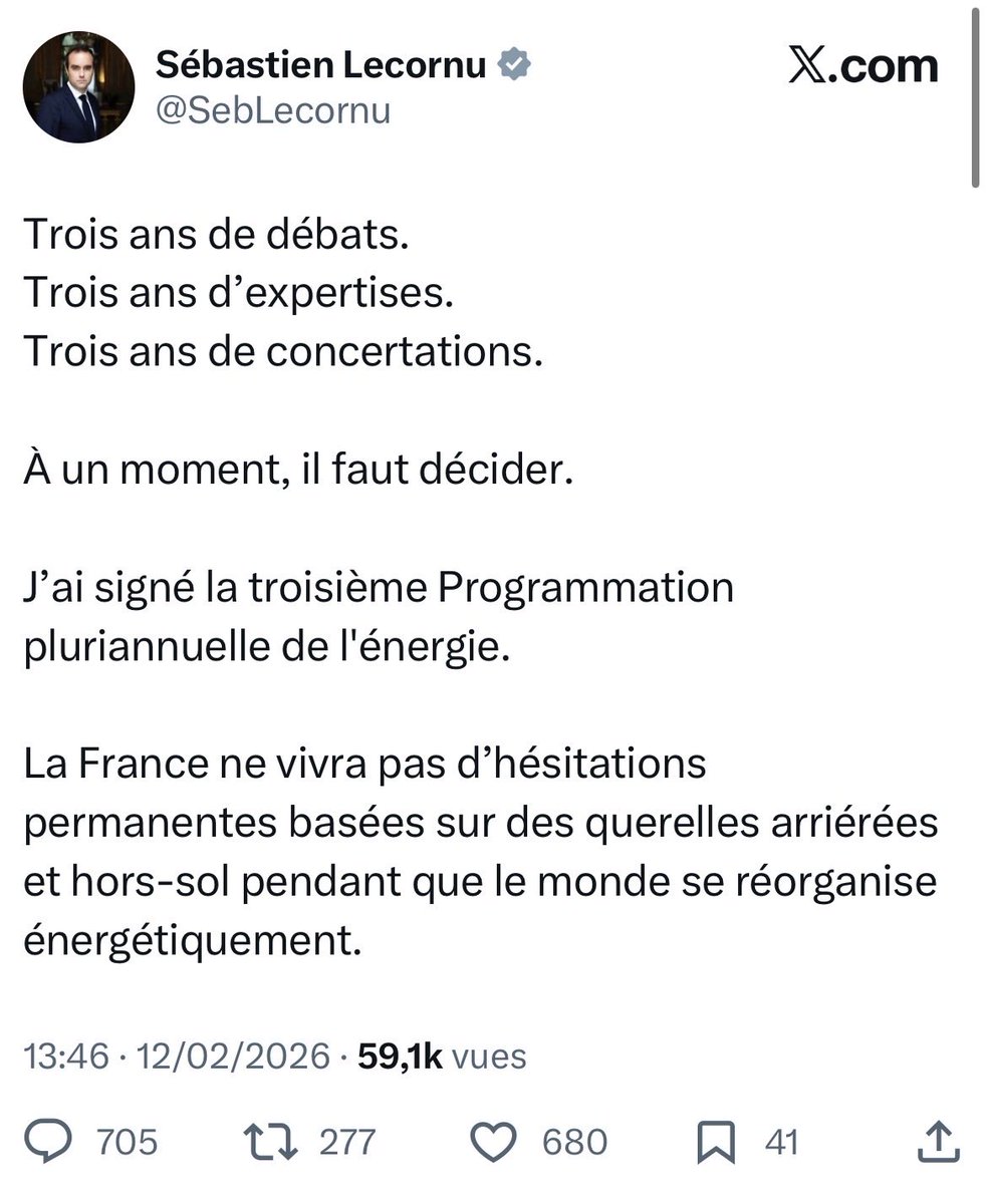 Carene1984's tweet image. Passage en force : Lecornu signe par décret la PPE3 (Programmation pluriannuelle de l’énergie 2026-2035), 

Et comme si ça ne suffisait pas d’éviter un débat et un vote à l’AN, il se permet ce ton condescendant en parlant de « querelles arriérées et hors-sol » pour balayer les…