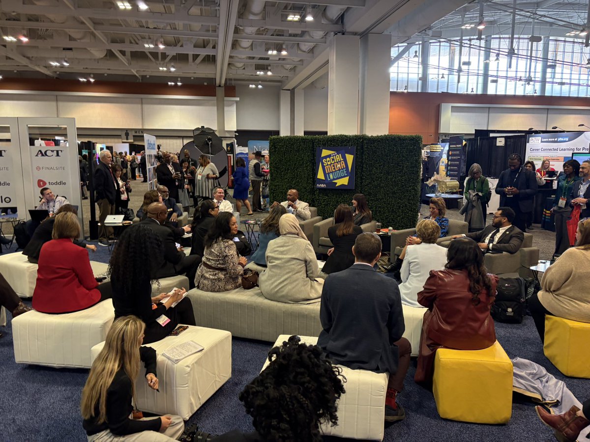 Standing room only in the <a href="/AASAHQ/">AASA</a> #NCE2026 Social Media Lounge - Leadership for all, celebrating each and every child, the district for you and me - ❤️ our public schools. <a href="/SmartLab_tweets/">SmartLab</a>