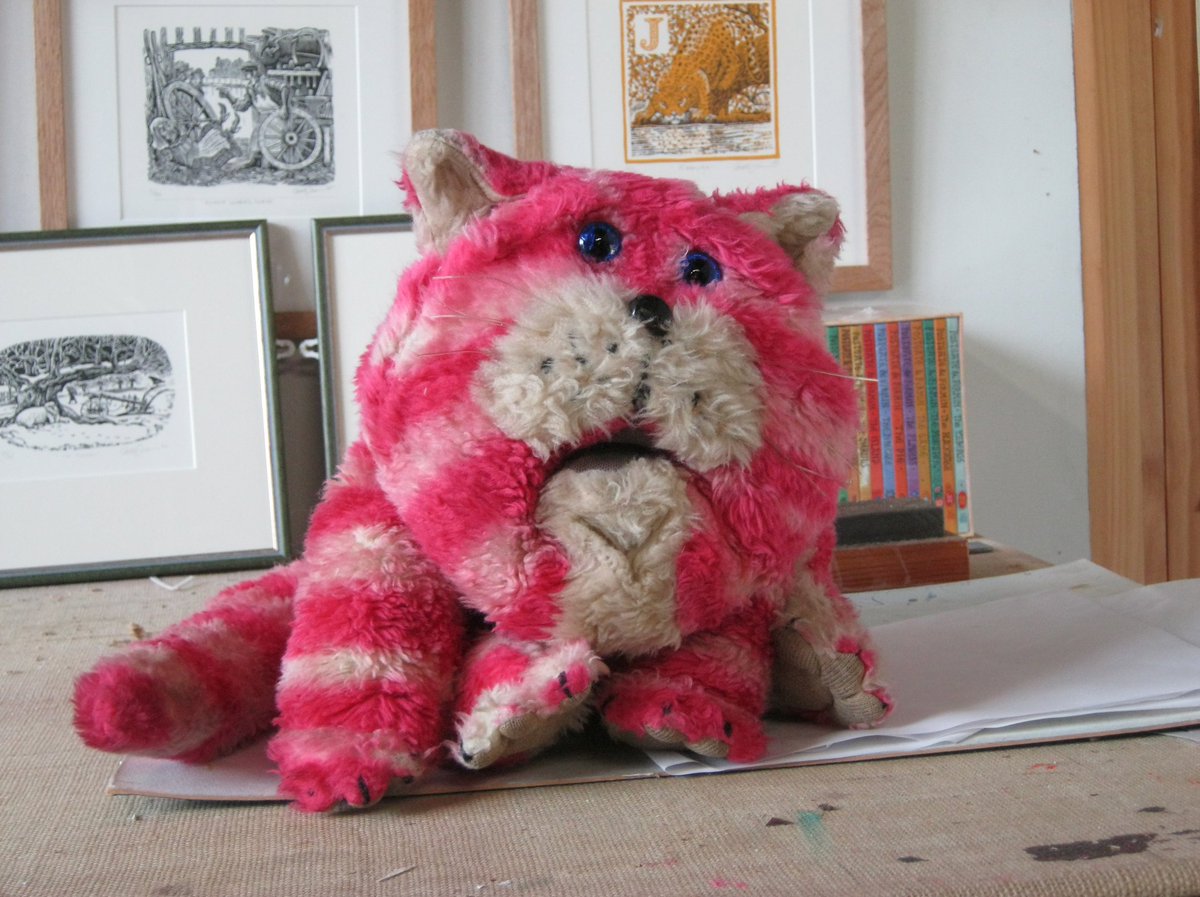 BraxM's tweet photo. And the real thing. I photographed Bagpuss in his master's barn (at Peter Firmin's house) in 2015. Lovely chap, both of them. #Bagpuss #Smallfilms https://t.co/BEByicXAOR