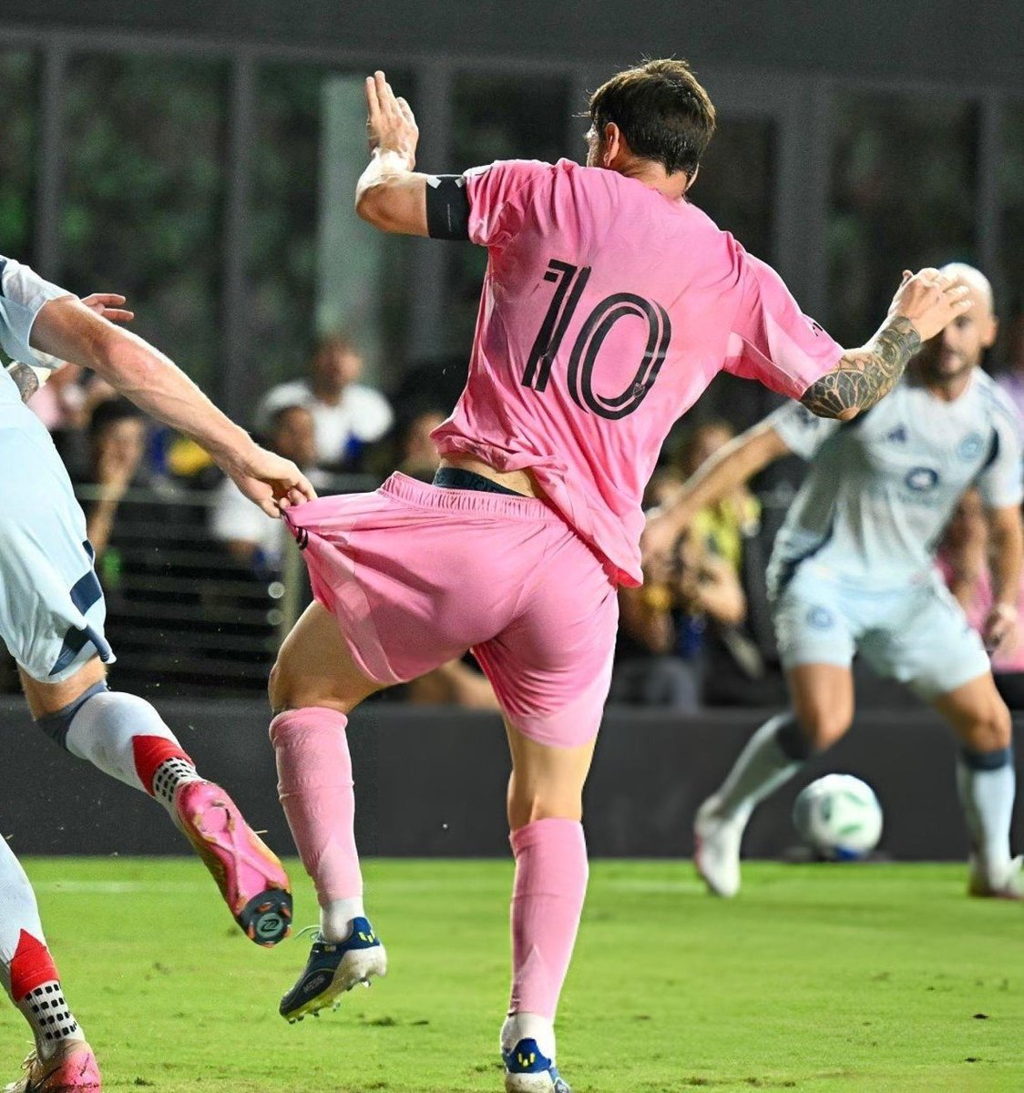 Messi bulges (@messi_bulges) on Twitter photo 
