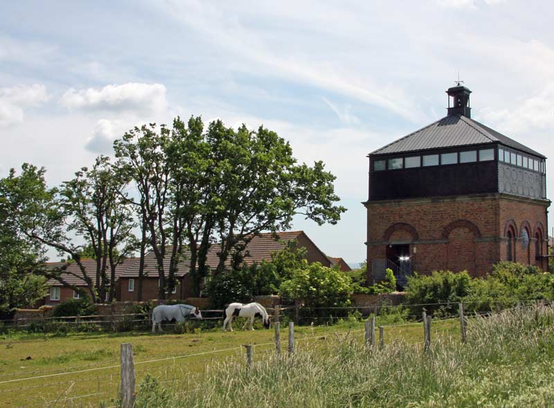 RealPreCinema's tweet photo. GIANT CAMERA OBSCURAS AROUND THE WORLD
The #ForedownTower Camera Obscura is a former water tower in #Portslade, in the city of Brighton and Hove, England.
John Desborough Photos. @AldridgeALearn https://t.co/KWcFERHd8t