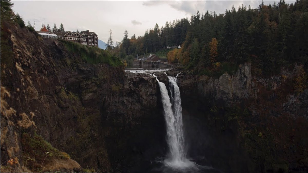 haruspis's tweet photo. twin peaks waterfall in halo: reach https://t.co/s0gDyPTX2z