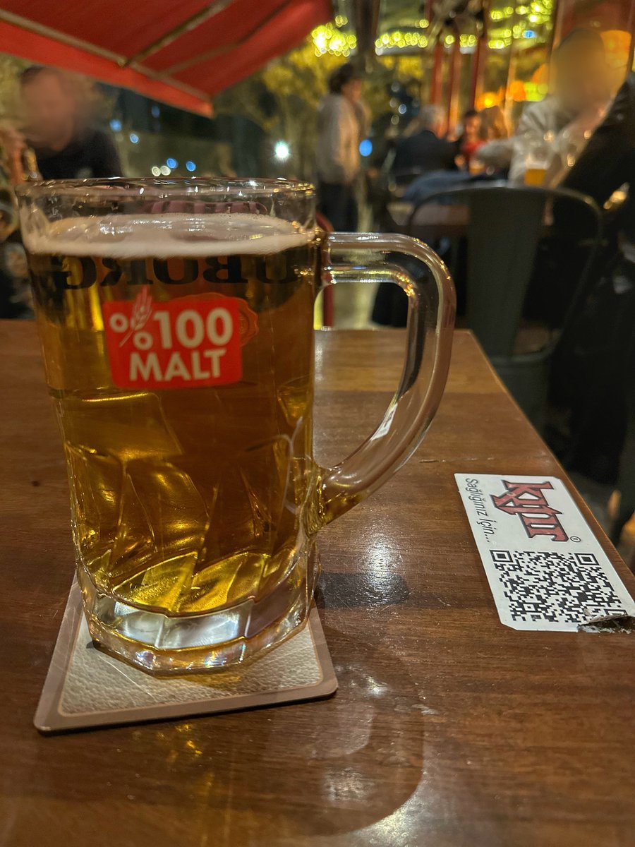 yanisankibelki's tweet image. ve bira içiyorum