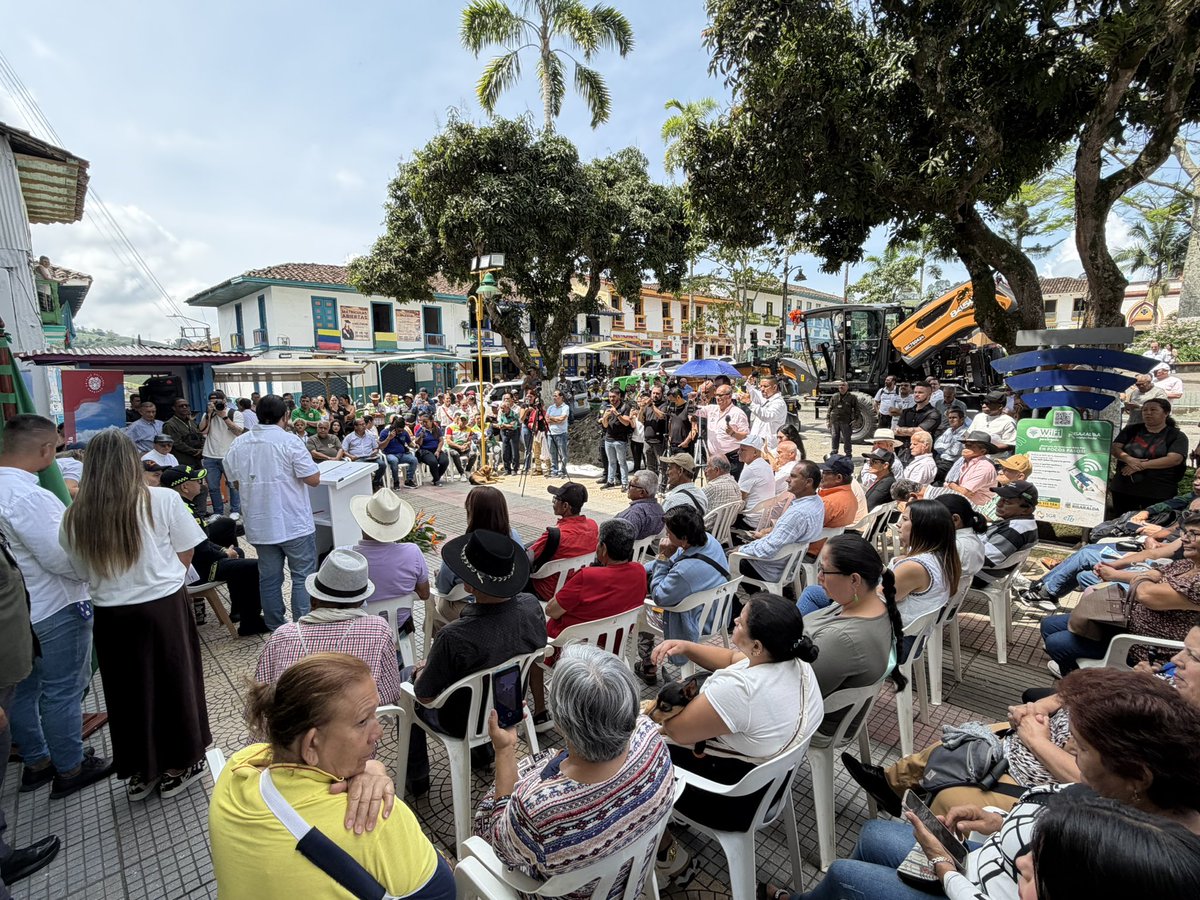 Marsella ya tiene motoniveladora de $1200 millones ✅

Esta entrega está avaluada en más de 1.200 millones de pesos, luego de que la comunidad eligiera maquinaria amarilla dentro del ejercicio participativo. 🫱🏼‍🫲🏽

La Gobernación destinó recursos superiores a los inicialmente