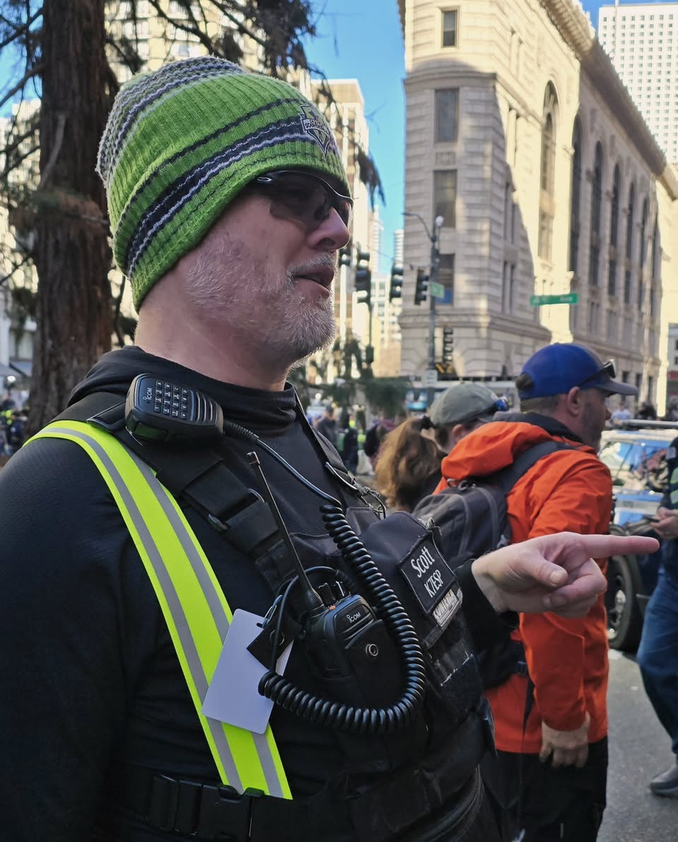 IcomAmericaInc's tweet photo. #Seattle celebrates. @SeafairFestival coordinates. #Icom communicates. Over 50 #IP501H radios from our rental fleet were deployed to support #communications during the @Seahawks World Champions Parade. #SeattleProud #Seafair #volunteers #safety https://t.co/QUyGrbAGT6