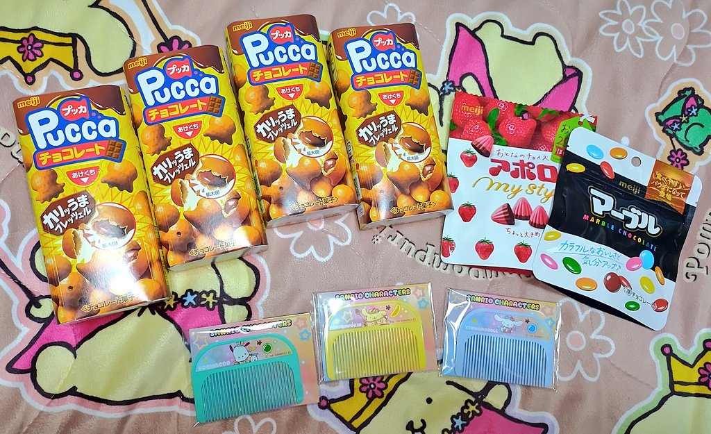 実家の帰りにさっそくセブンイレブンでオリジナルコームをもらってきました。
久しぶりにプッカを食べたけどカリカリ食感でうまい💕
またしょっぱい系も対象品に入れてくれると嬉しいです!

#セブンイレブン限定
#サンリオキャラクターズ