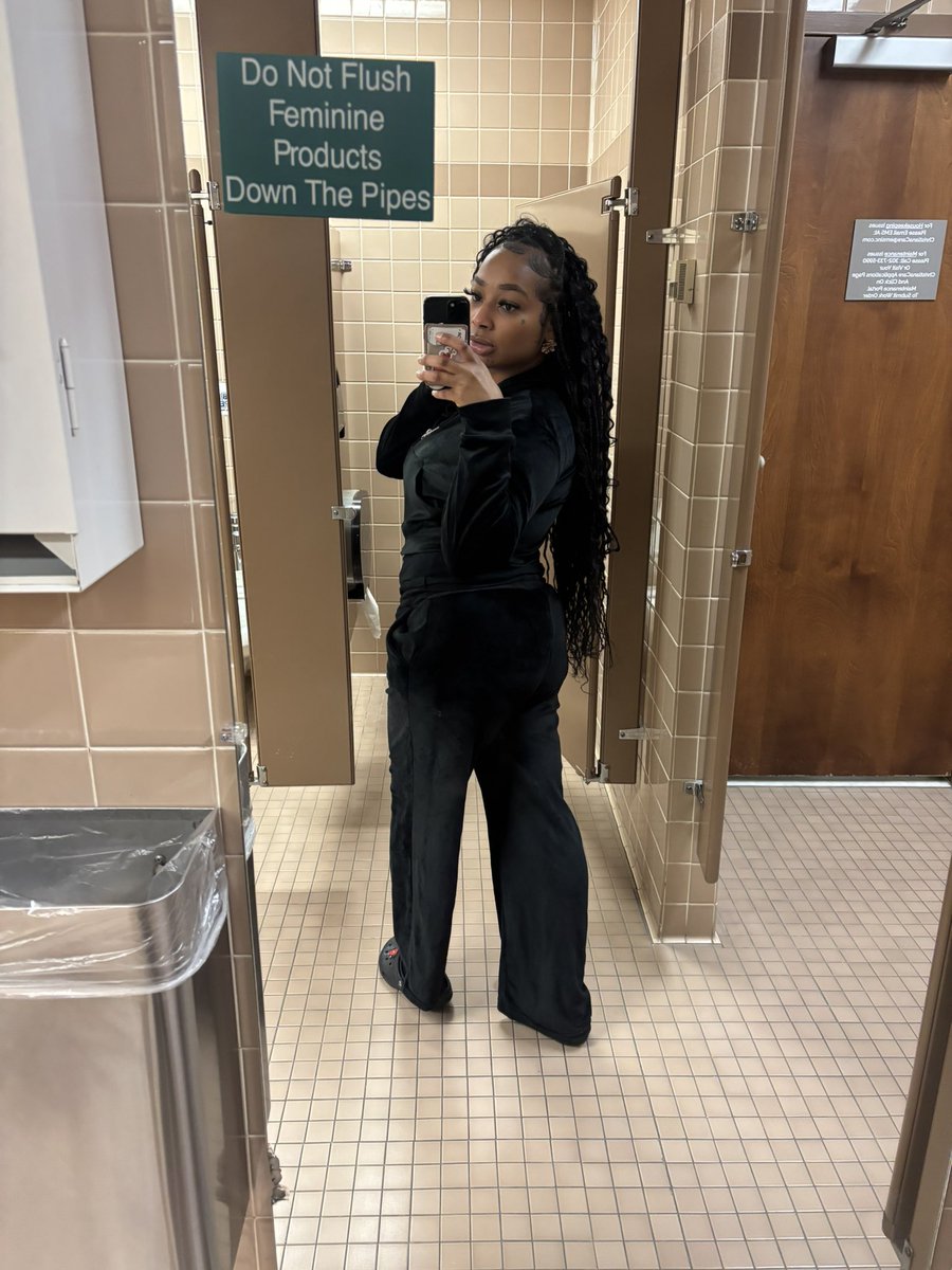 MsNaeBabyy's tweet photo. no filter has me in a chokehold! #workselfies 📸🤑 https://t.co/qcC31po832