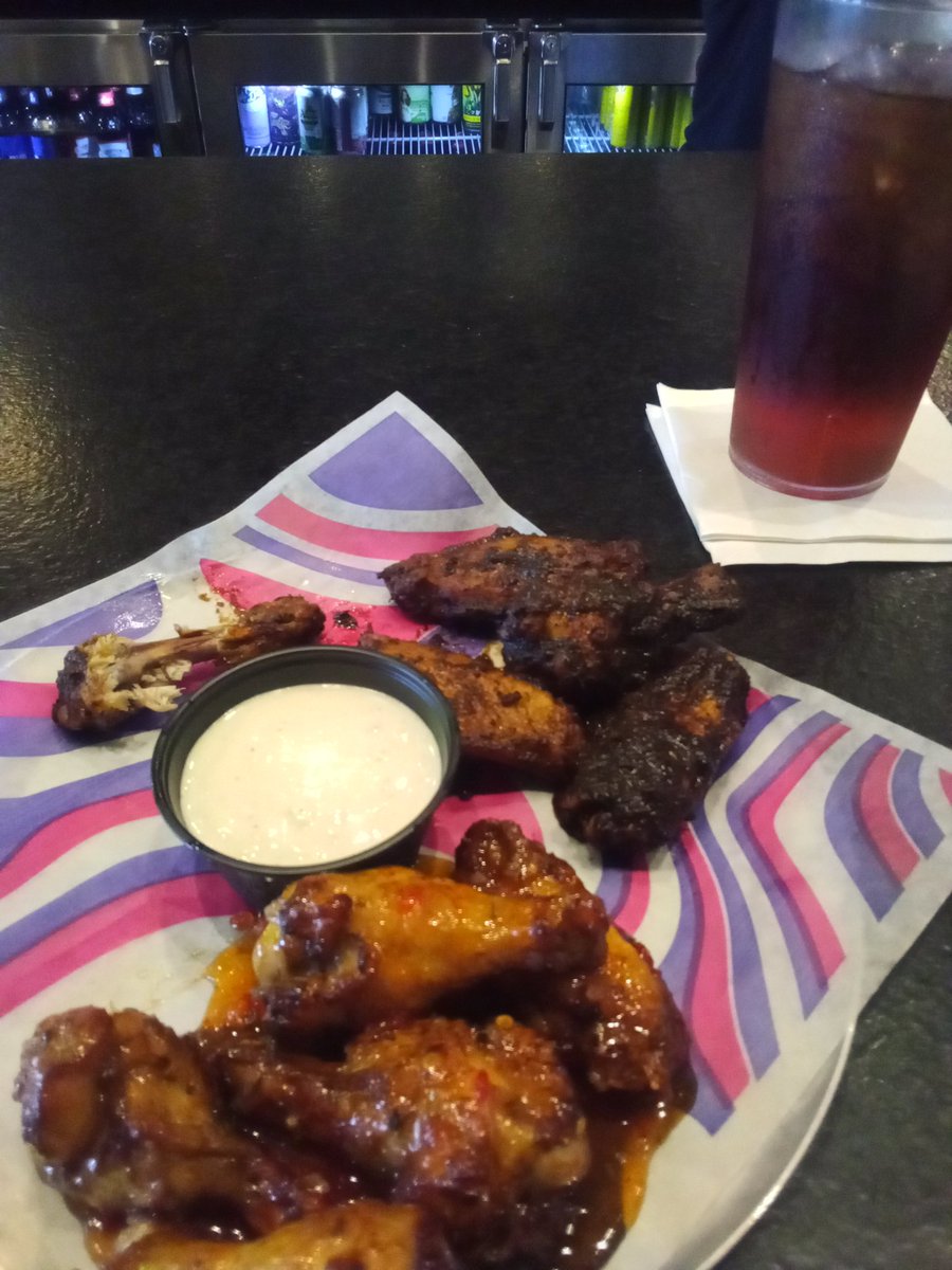 Wings !!!!

#wings #DowntownAugusta #EatLocal #LoveAugusta #GA12
#LiveAugusta #Augusta #Georgia
#csra #MellowMushroom 
#AugustaGa #BroadStreet