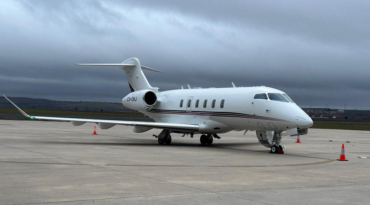 burgosaeropuert's tweet photo. ✈️Nos pasan esta foto del Challenger350 de @NetJets operando ayer entre Girona y Burgos. https://t.co/STL1WjWrPi