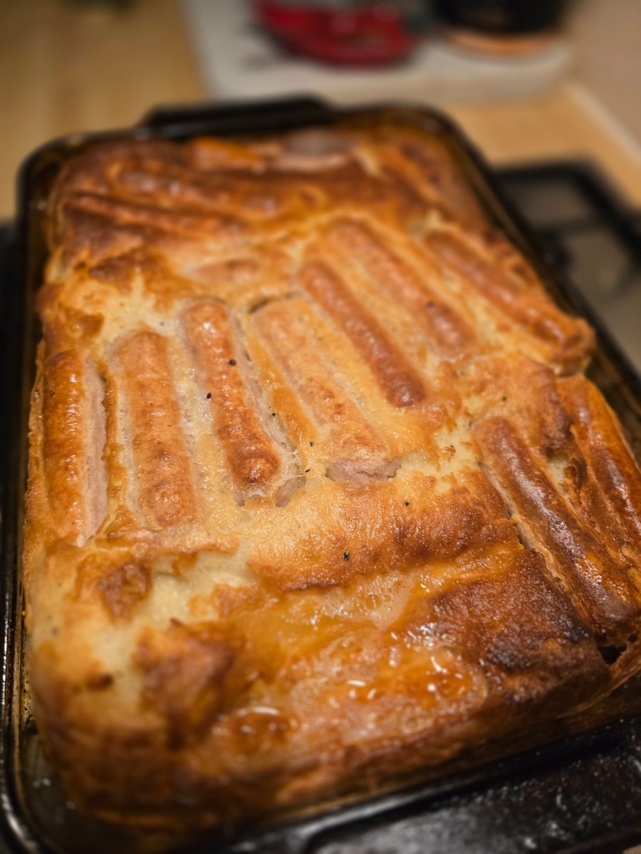 NinNumberTwo's tweet image. Now THAT is a toad in the hole 😍