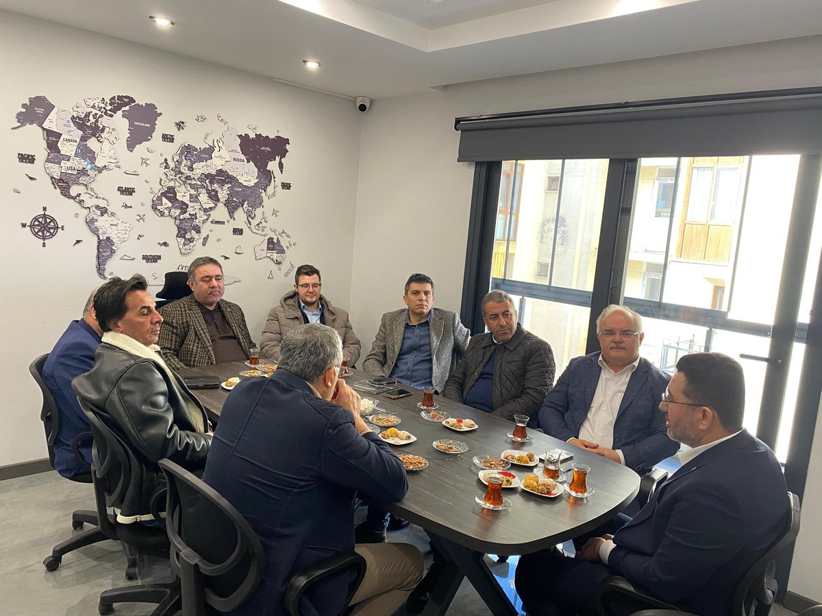 Mizan Hukuk Bürosu işletmesi ile İş Hukuku, Gayrimenkul Hukuku, İcra İflas Hukuku ve Ticaret Hukuku alanlarında çalışmalar yapan üyemiz Avukat Halil İbrahim Önder Beyi ziyaret ettik. Nazik misafirperverliği için kendilerine teşekkür ederiz.