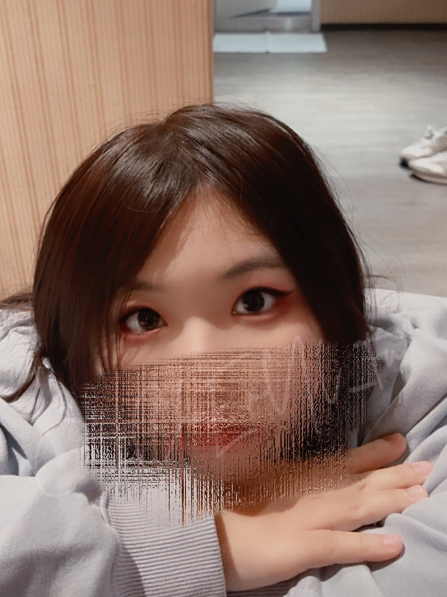 🐶：妳不要用那種眼神看我⋯
：哪種？（盯～
🐶：這是這種無辜的眼神
：（笑）

遇到了一隻大狗狗真可愛(/ω＼) https://t.co/pDpuk5uCvS