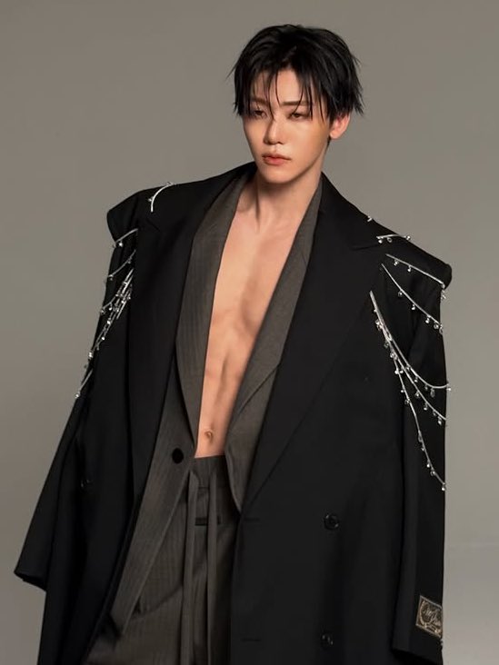 แจมินหุ่นดีมากกกกกกกก แบบมากกกก จำช่วงที่ bulking ได้ดีเลย พอฮีคัทละลีนระเบิด กล้ามเนื้อชัดมากอะ