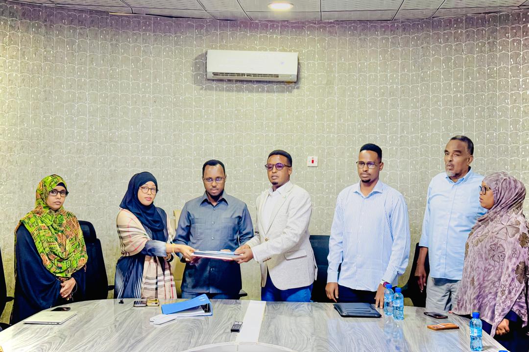 I attended the handover ceremony between the two Directors. I warmly welcome the new Director of the Ministry of Commerce and Industry of the Hirshabelle State  Mss. Iqra Omar Mohamed. I also extend my appreciation and farewell to the former Director of the Ministry of Commerce.