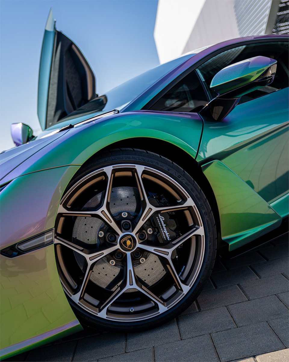 Lamborghini tweet media