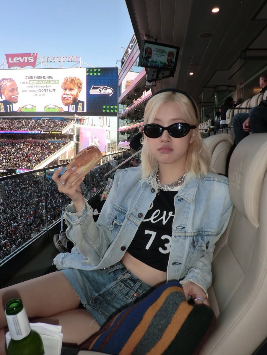 hiroppi_sp's tweet photo. Super Bowl LX was bigger than ever and ROSร led the conversation
According to @lefty_io report, ROSร ranked No.1 among the Most Visible Celebrities, generating a massive $27.4M EMV across 14 pieces of content, surpassing global names like Cardi B and Lady Gaga.
@numberoneHQ https://t.co/FRf5XI0HBZ