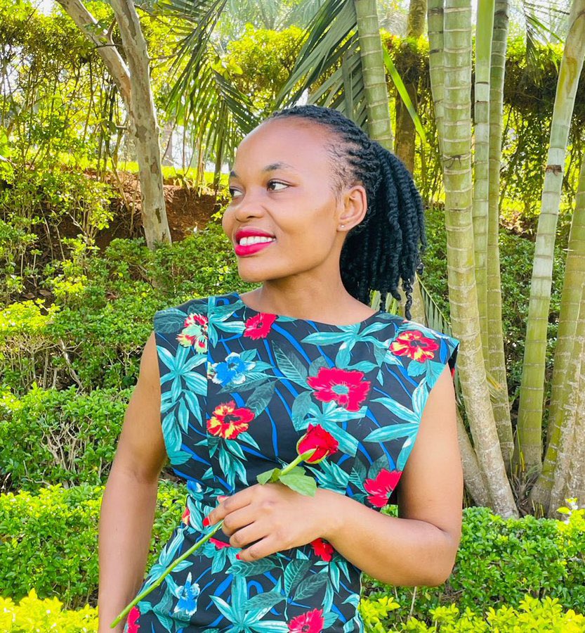 This woman is an educated foolfigure. Imagine ranting everywhere, calling a man broke and stupid, yet he still managed to bed you a hundred times 😁