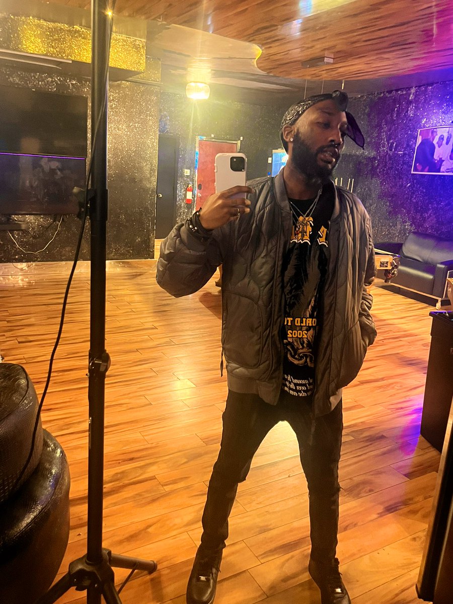 svhailei's tweet photo. WHO WAN RAMP WIT DI BAD MAN🩸 #VICIOUS #TOPSHOTTA #DONDADA #viral https://t.co/Y4Ojwz415n